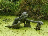 Удивительная скульптура на болоте в Ирландии.jpg